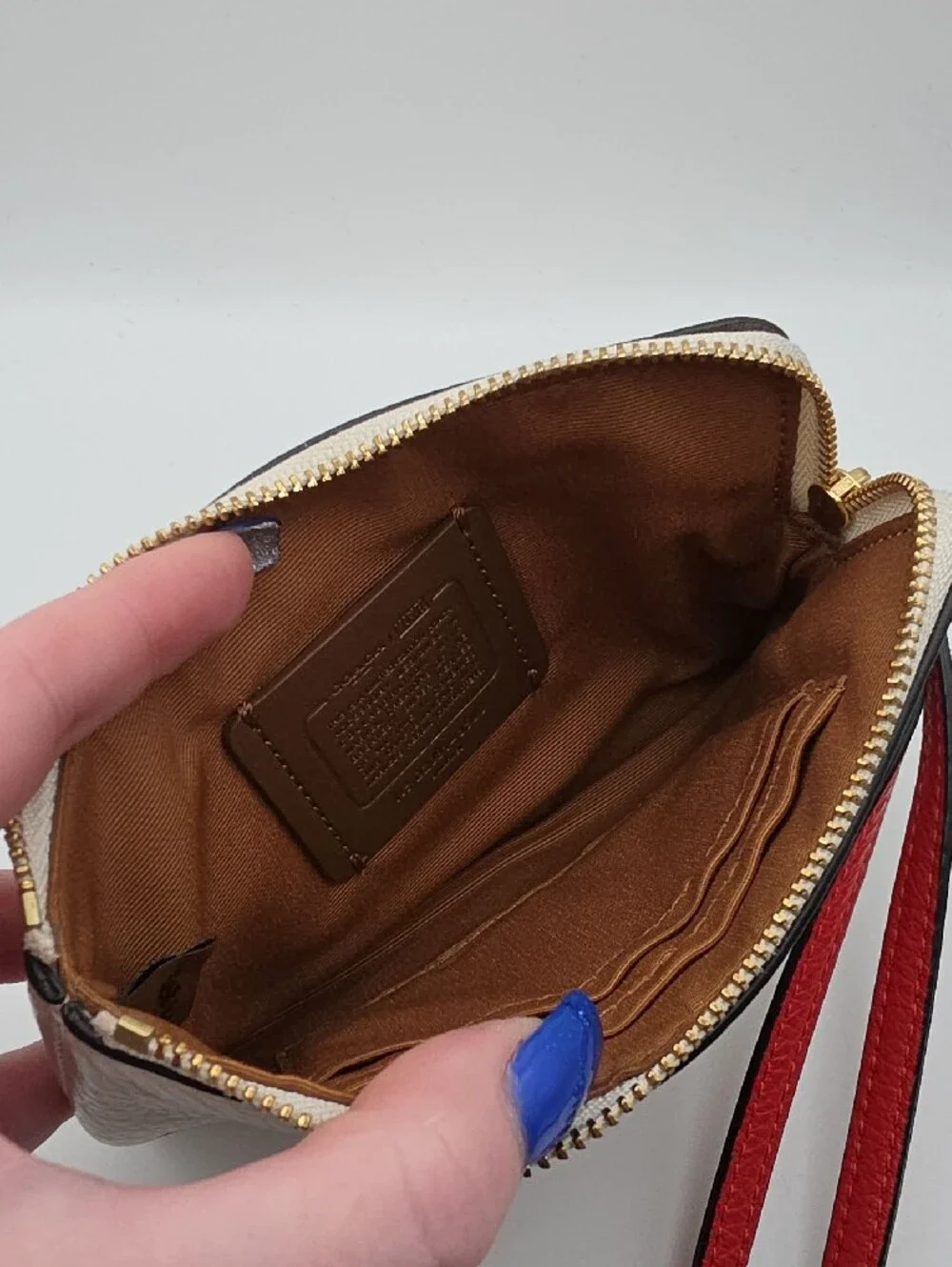Coach Marvel Captain Limited Edition Marvel Superhero Small Wristlet (NWOT)❤️🤍